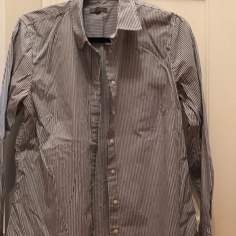 Black and white gap button down